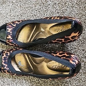 Shoes size 8.5 by Dexter(dexflex)